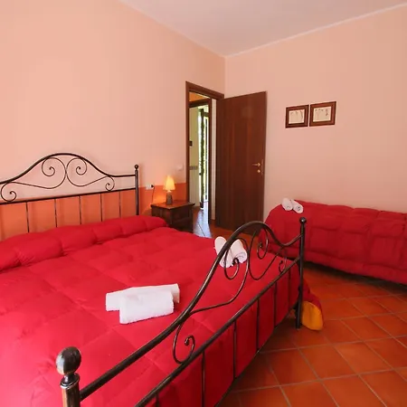 With Swimming Pool, Spacious Garden, Private Terrace And Views Apecchio