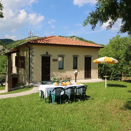 With Swimming Pool, Spacious Garden, Private Terrace And Views Apecchio