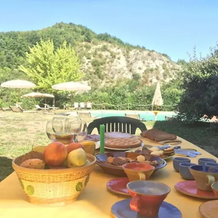 With Swimming Pool, Spacious Garden, Private Terrace And Views Ferienhaus Apecchio