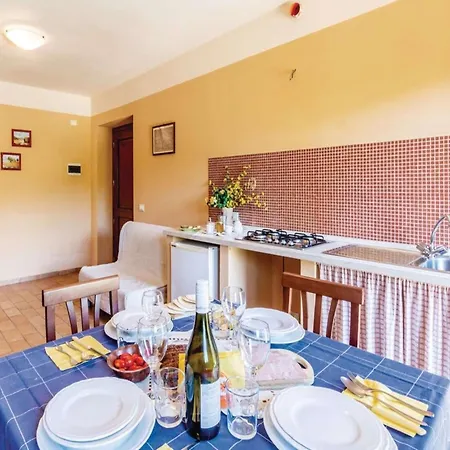 With Swimming Pool, Spacious Garden, Private Terrace And Views Prázdninový dům