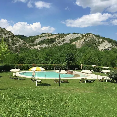 With Swimming Pool, Spacious Garden, Private Terrace And Views Casa vacanze Apecchio