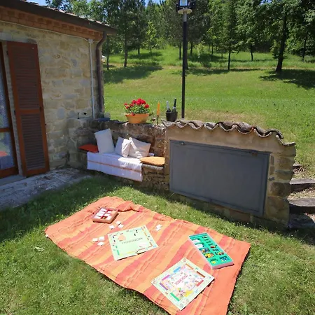 With Swimming Pool, Spacious Garden, Private Terrace And Views Apecchio