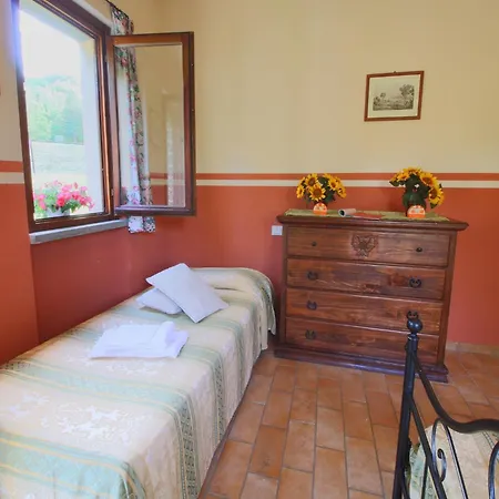 Prázdninový dům With Swimming Pool, Spacious Garden, Private Terrace And Views
