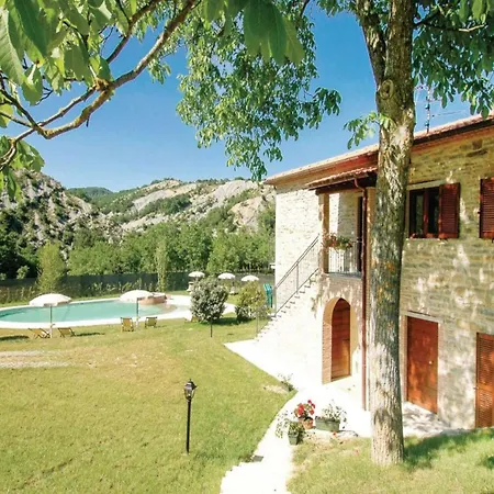 With Swimming Pool, Spacious Garden, Private Terrace And Views Casa vacanze *