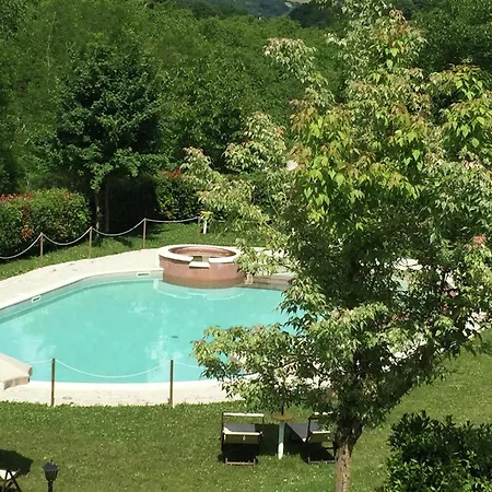 With Swimming Pool, Spacious Garden, Private Terrace And Views Apecchio