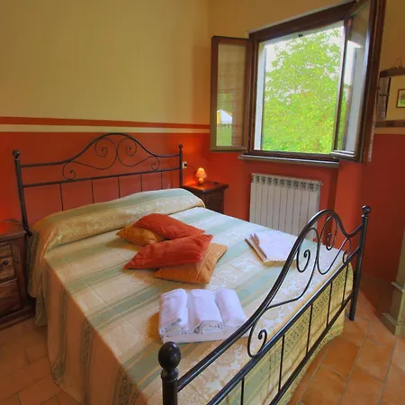 With Swimming Pool, Spacious Garden, Private Terrace And Views Prázdninový dům