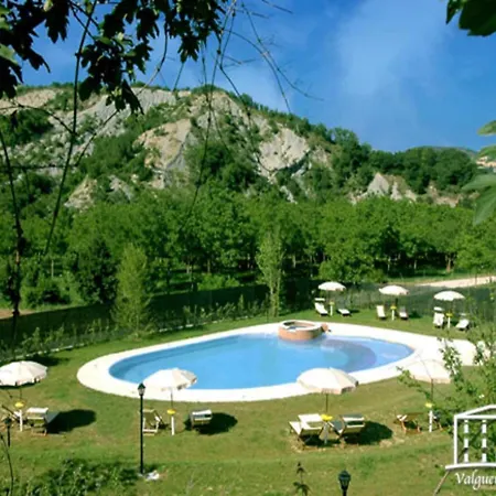 Prázdninový dům With Swimming Pool, Spacious Garden, Private Terrace And Views