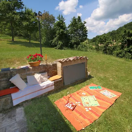 With Swimming Pool, Spacious Garden, Private Terrace And Views Prázdninový dům
