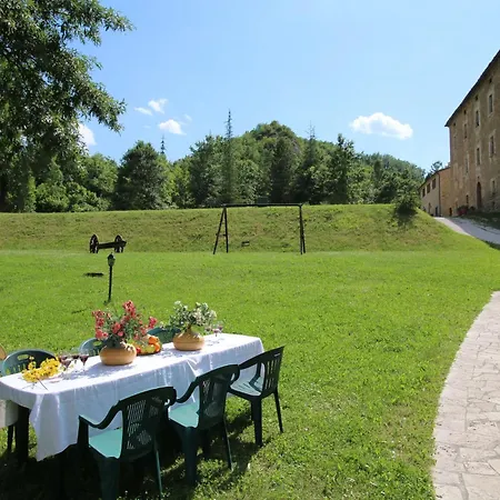 With Swimming Pool, Spacious Garden, Private Terrace And Views Ferienhaus Apecchio