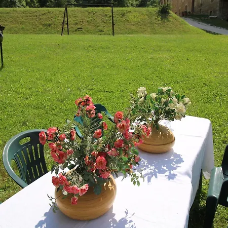 With Swimming Pool, Spacious Garden, Private Terrace And Views Casa vacanze Apecchio
