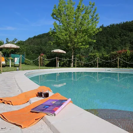 Prázdninový dům With Swimming Pool, Spacious Garden, Private Terrace And Views Apecchio