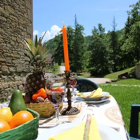 Prázdninový dům With Swimming Pool, Spacious Garden, Private Terrace And Views