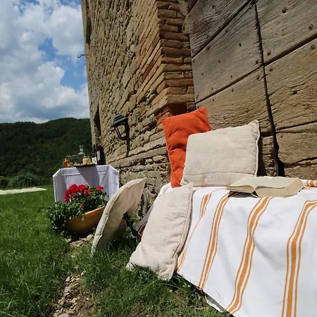 With Swimming Pool, Spacious Garden, Private Terrace And Views Apecchio
