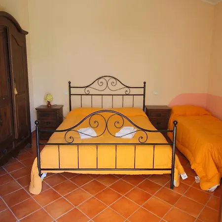 With Swimming Pool, Spacious Garden, Private Terrace And Views Ferienhaus Apecchio